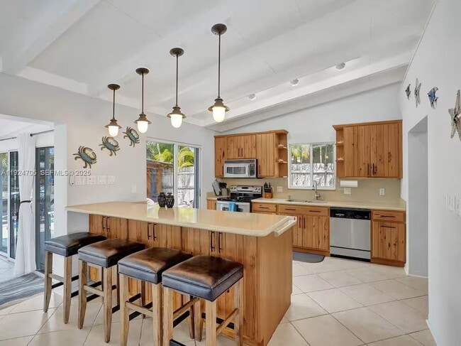 Building Photo - 2525 Gulfstream Ln