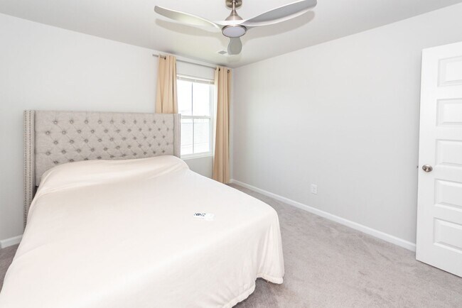 Building Photo - 239 Pine Crest View Dr