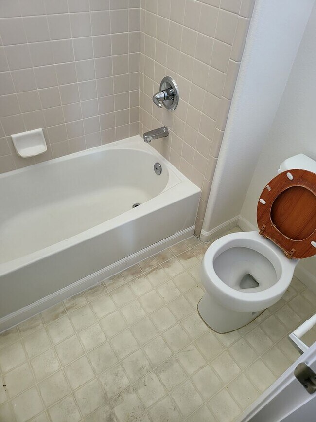 Building Photo - Three Bedroom and Three bathroom home and ...