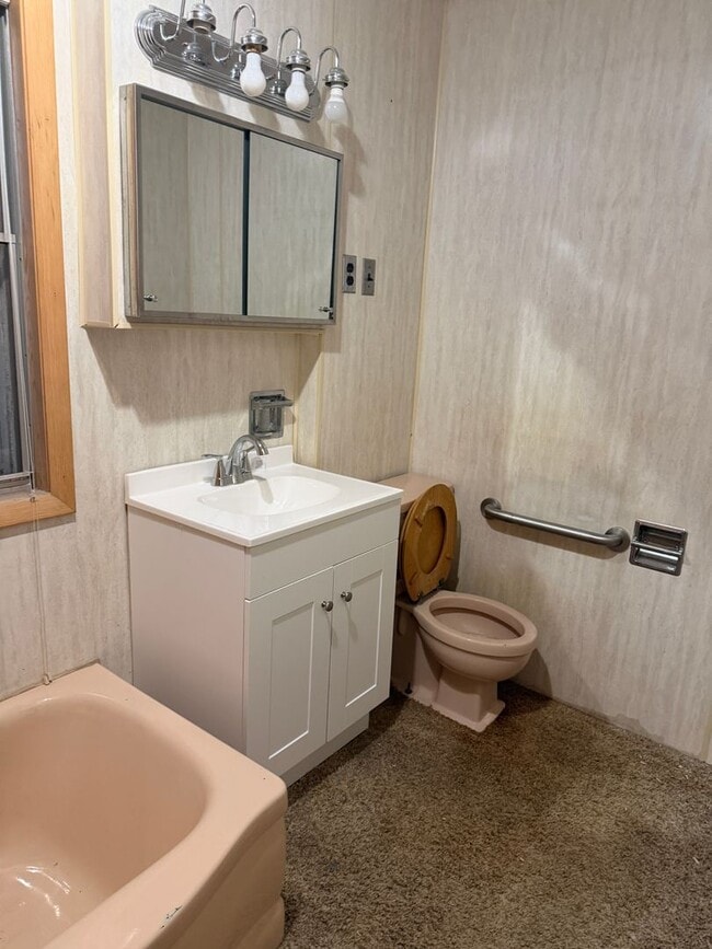 Building Photo - 3 Bedroom Home in Portsmouth