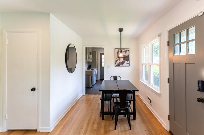 Building Photo - 421 Moseley Dr