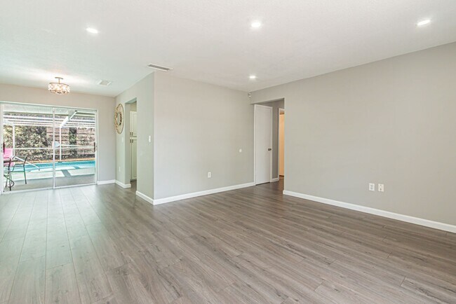 Building Photo - Pet-Friendly Home with Private Pool in Des...