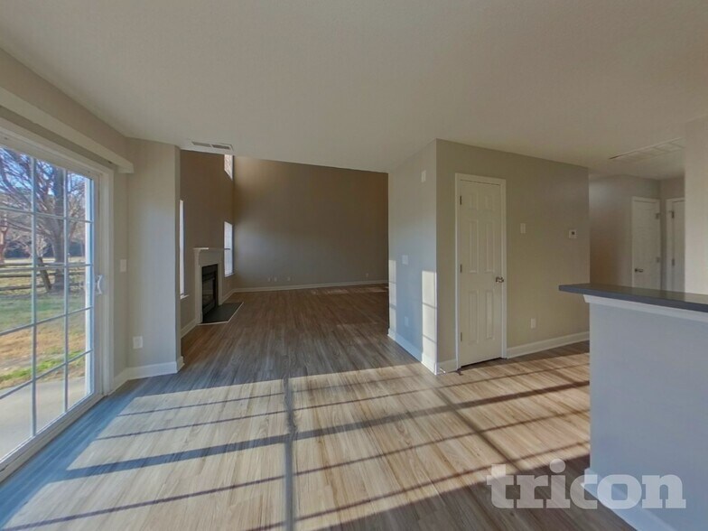 Building Photo - 9245 Simonton Dr