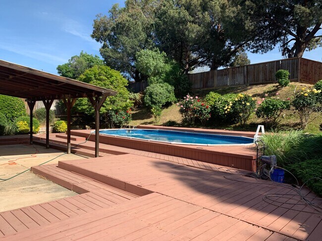 Building Photo - Updated Gorgeous Antioch Home with Pool