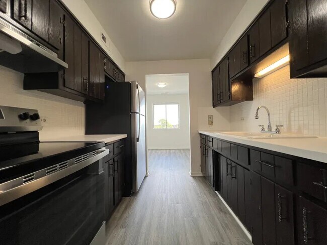 Building Photo - 2300 N Harlem Ave