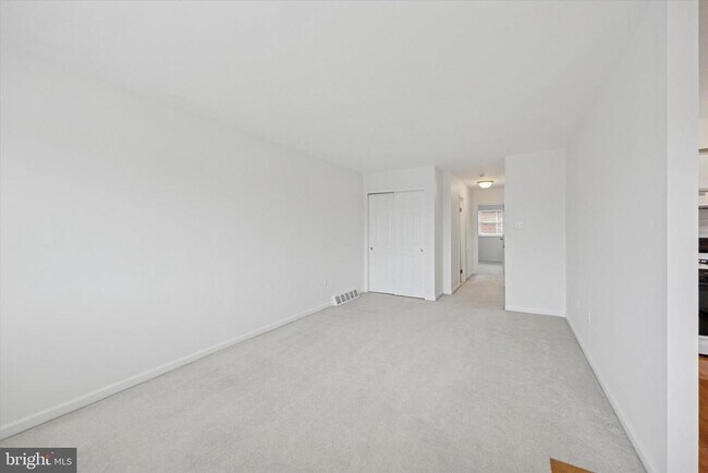 Building Photo - 4000 Lyman Dr