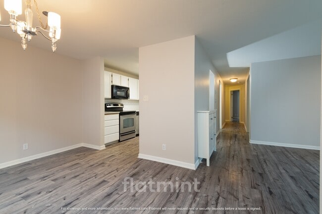 Building Photo - 8720 Phinney Ave N