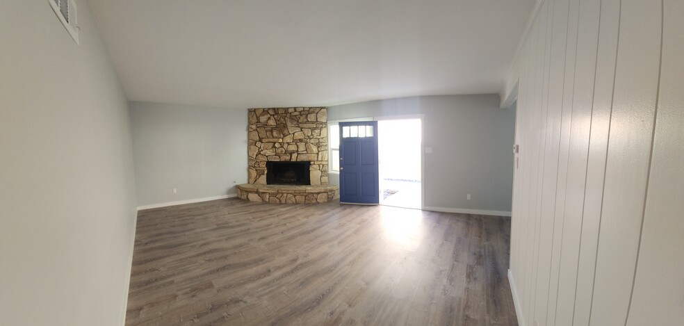 Building Photo - 414 Avenue F