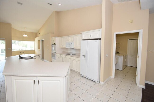 Building Photo - 10 Crampton Ct