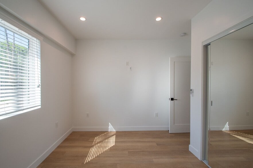 Building Photo - 10855 Morrison St
