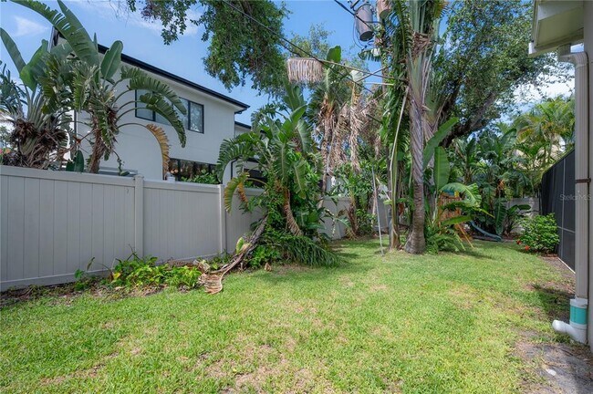 Building Photo - 4620 W Beach Park Dr