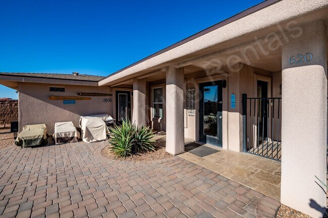 Building Photo - FURNISHED POOL HOME FOR APRIL 2026