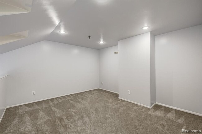 Building Photo - 116 Saber Way