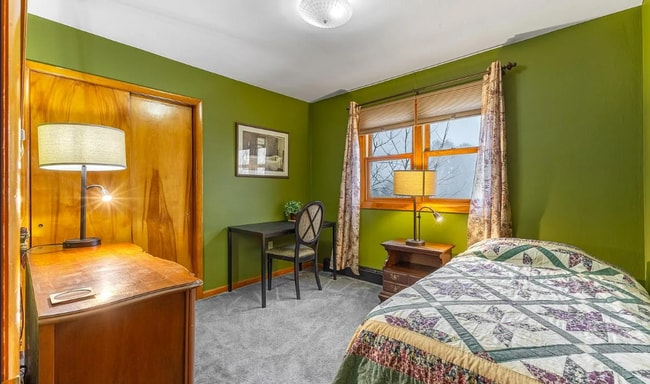 Building Photo - Charming 3 Bedroom in Overlook Heights