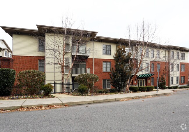 Building Photo - West End Circle Condominiums