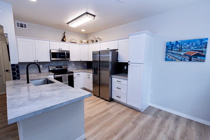 Building Photo - 9369 Amison Cir