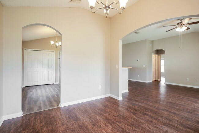 Building Photo - 1864 Creekview Dr