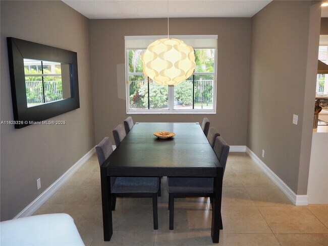 Building Photo - 1535 Sandpiper Cir