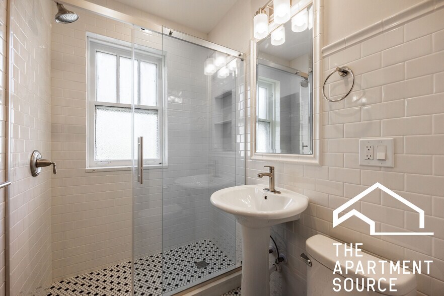 Building Photo - 6409 N Talman Ave