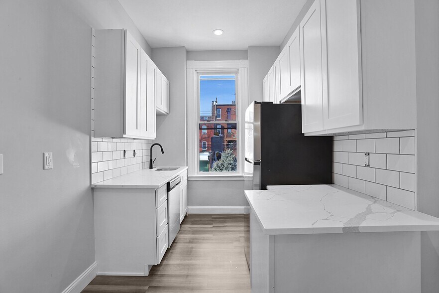 Building Photo - 2205 S 11th St