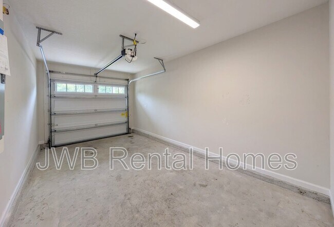 Building Photo - 8936 Cocoa Ave