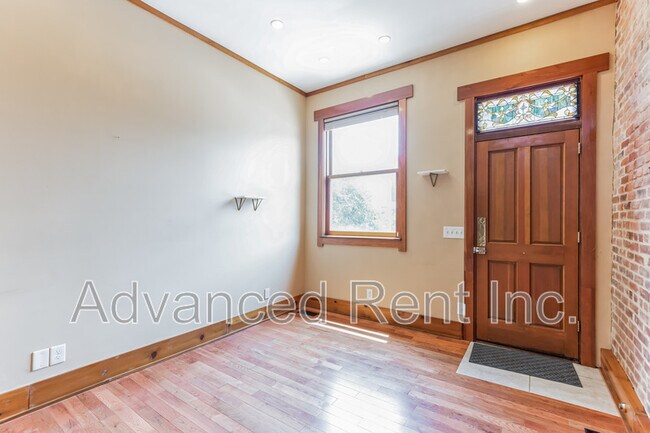 Building Photo - 2802 E Fairmount Ave