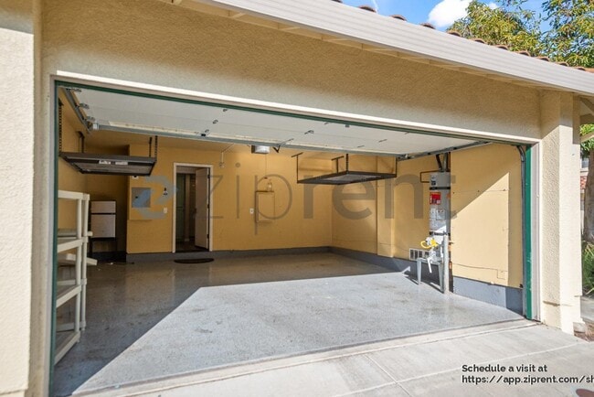 Building Photo - 69 Brookstone Ct