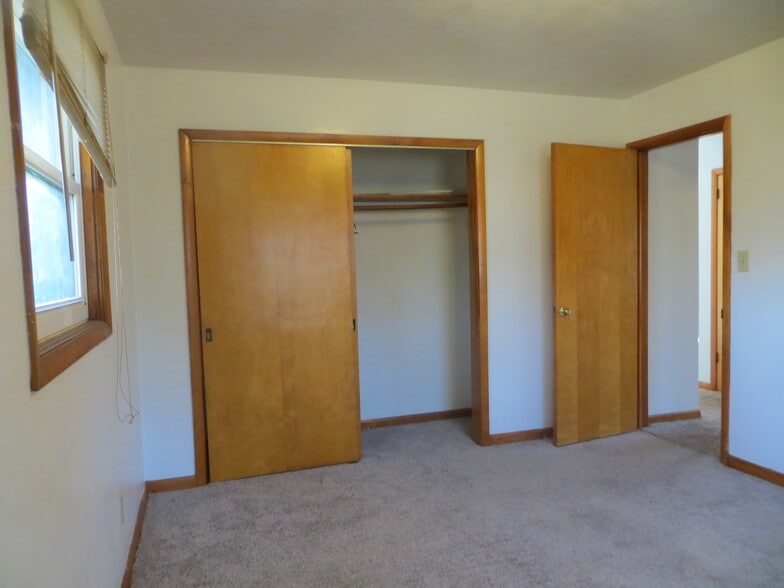 Building Photo - 1107 W Maple Ave S