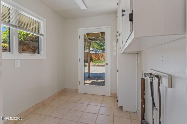 Building Photo - 2325 Homestead Pl