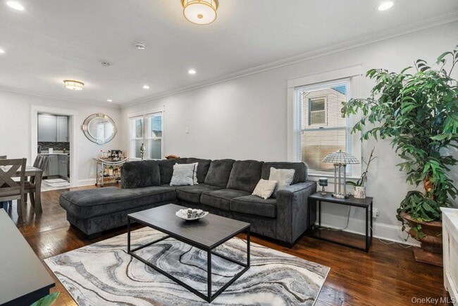 Building Photo - 9 George St