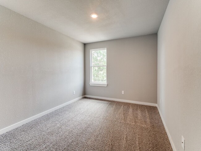Building Photo - 5116-5118 Locke Ave