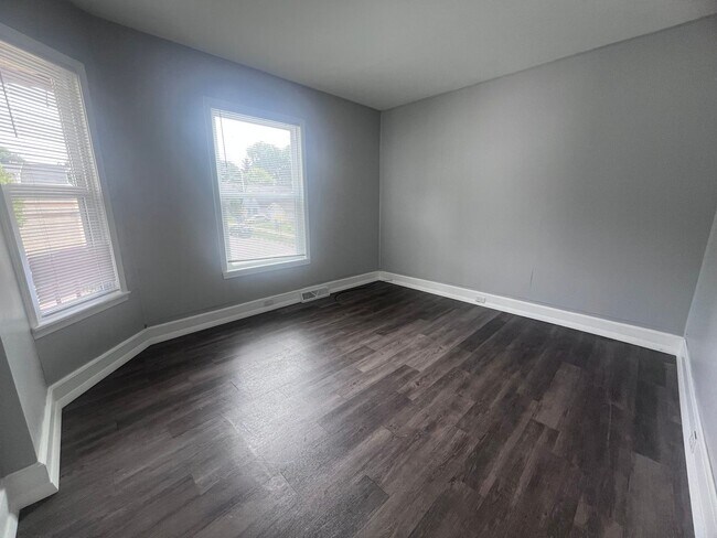 Building Photo - Two Bedroom Home - NE Side of Grand Rapids!