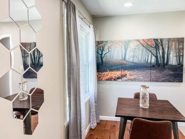 Building Photo - 113 S Birch St