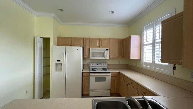 Building Photo - 274 River Bluff Ln