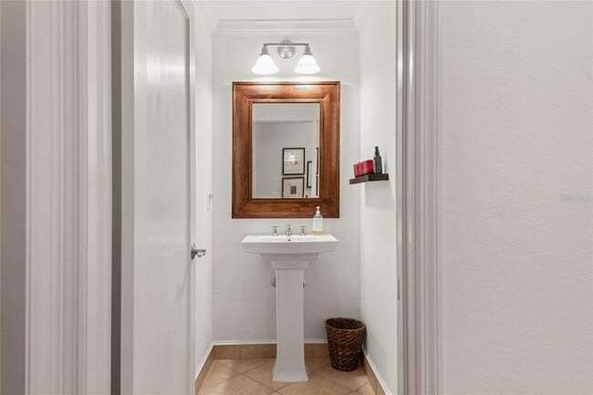 Building Photo - 1222 Lancaster Dr