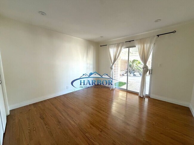 Building Photo - 1630 Miracosta St