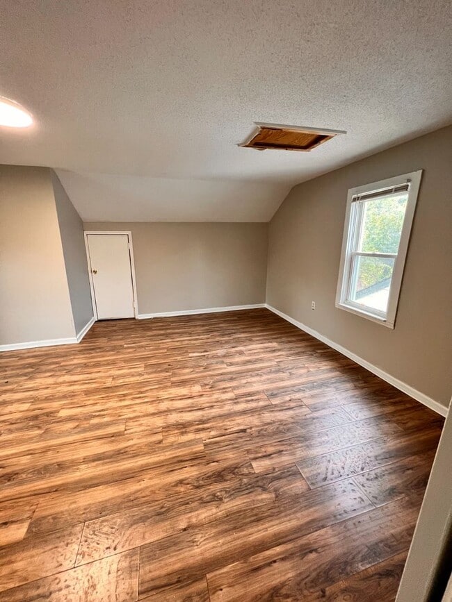 Building Photo - Section 8 welcome
