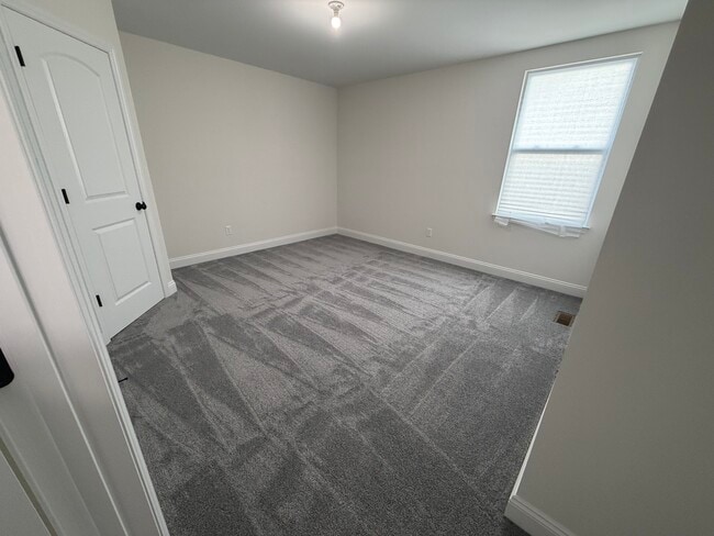 Building Photo - 156 Far Meadow Dr