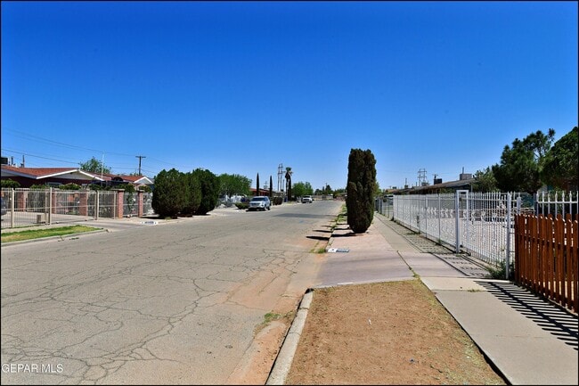 Building Photo - 10324 Newport Dr