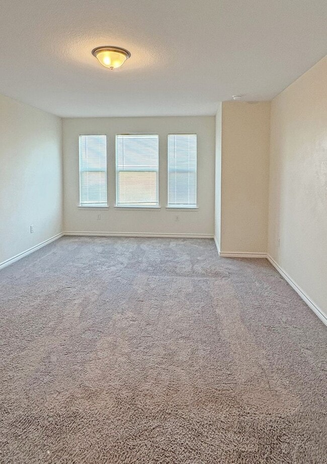 Building Photo - Contemporary Living in Seguin – Over 2,400 Sq Ft of Comfort