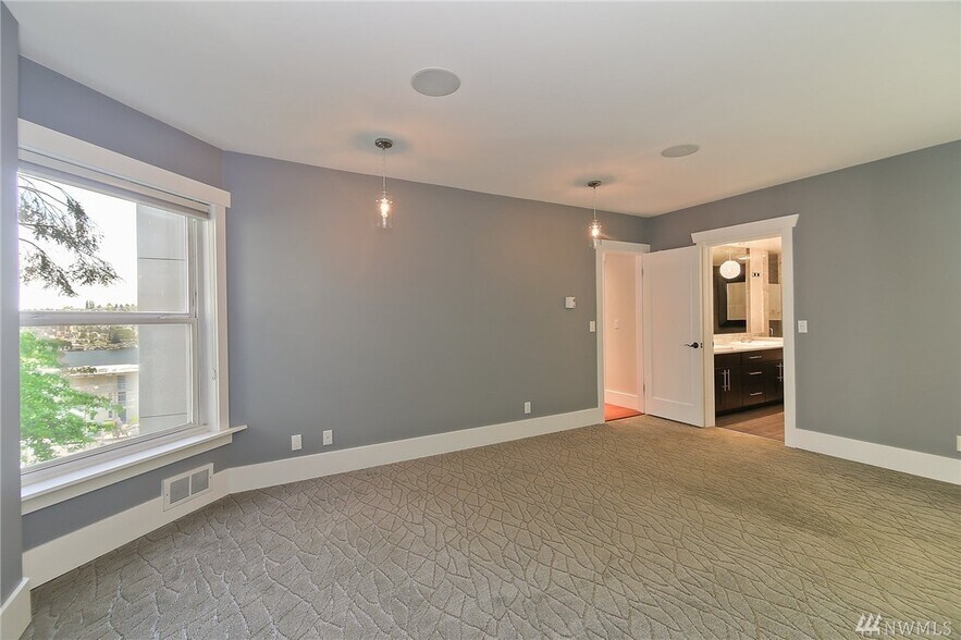 Master bedroom 1 - 1740 Aurora Ave N