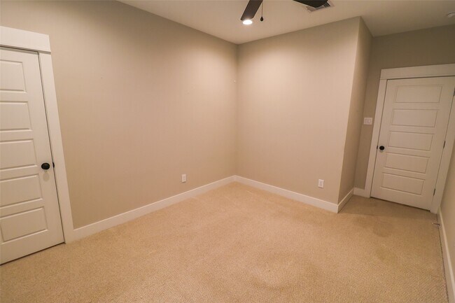 Building Photo - 5213 Pinemont Creek Ln