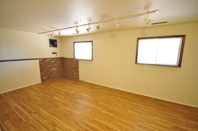 Building Photo - Close to CSU! 3 Bed Home with Fenced Yard & Garage