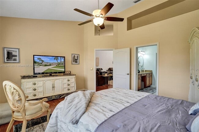 Building Photo - 1632 SW Harbour Isles Cir