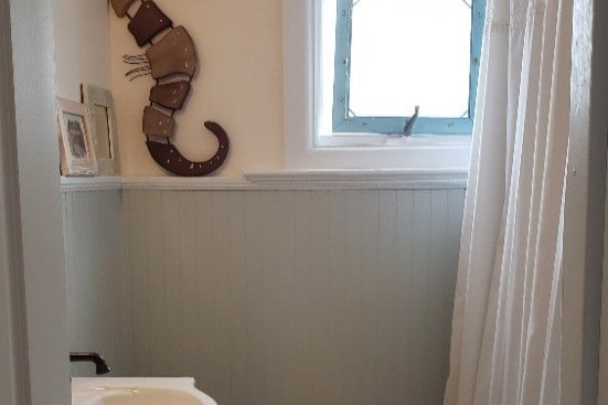 Bathroom - 35 Patiky St