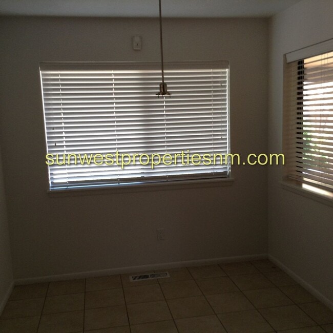 Building Photo - 3 Bedroom, 2 Bath 2 Garage Condominium