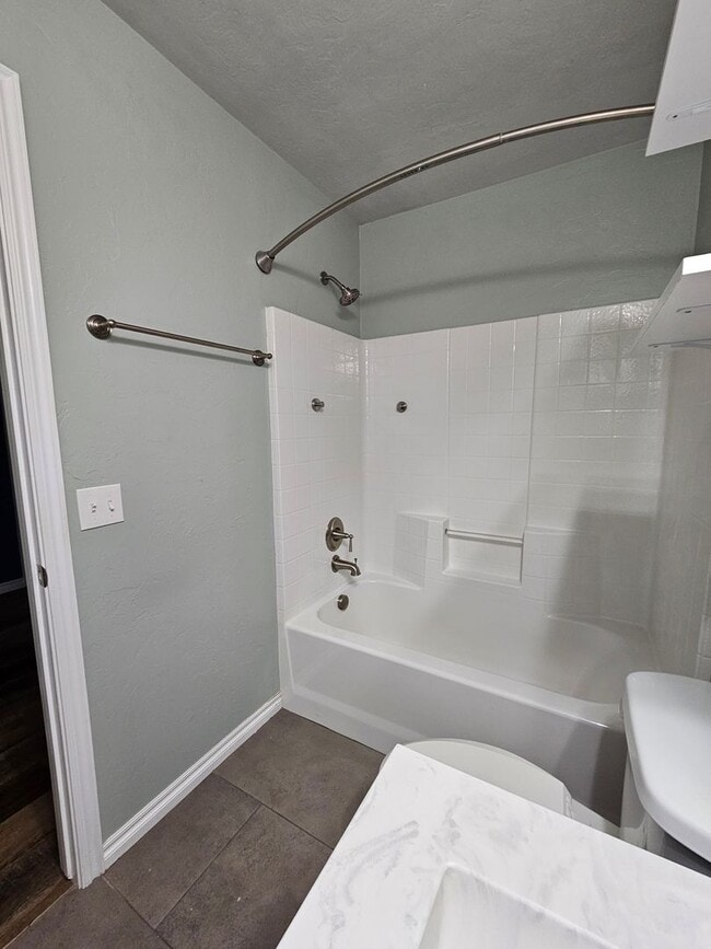 Building Photo - (3) Bed/(2) Bath in Bellatona Addition! Avail NOW!