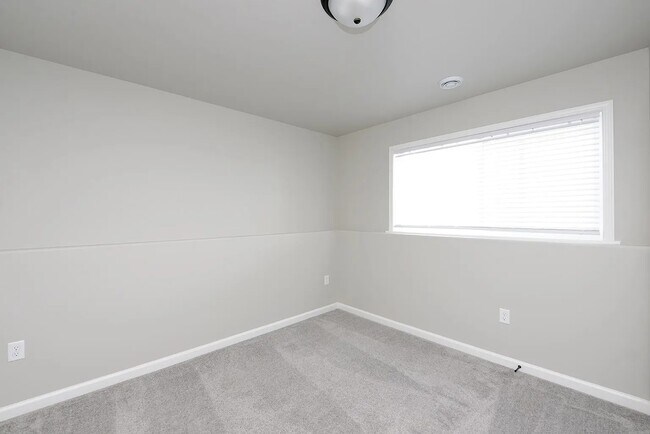 Building Photo - 2383 Eagle Vly Dr S