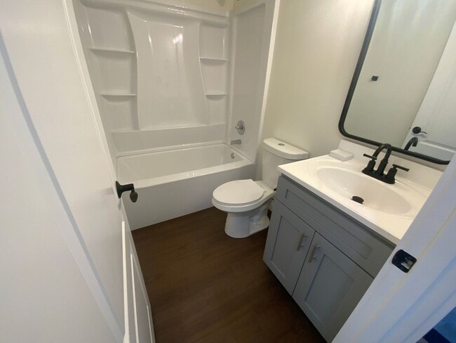 Building Photo - * Move-in Special * $500 OFF first month!