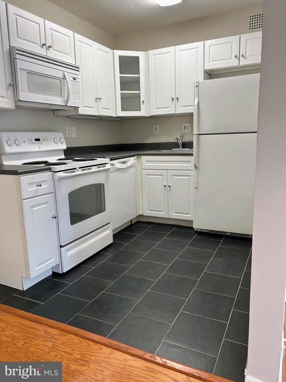 Building Photo - 2059 Huntington Ave